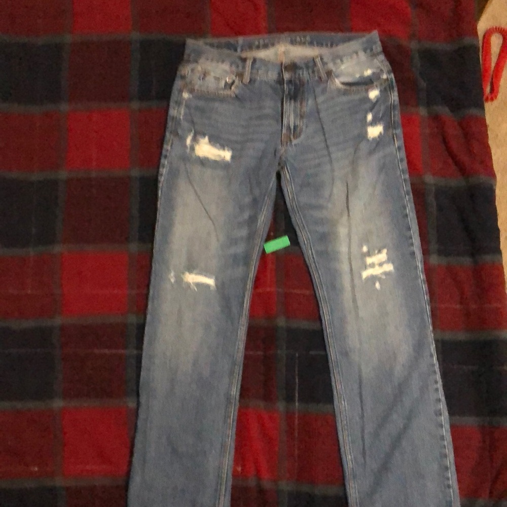Men’s Aeropostale jean. 31/32 straight leg distressed